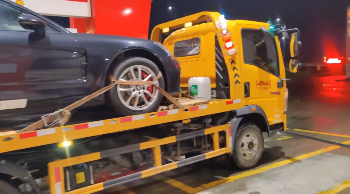 楚雄行车途中遇到突发状况该如何呼叫道路救援？